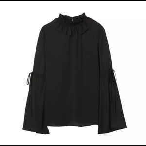 Black Banana Republic bell sleeved smock neck top with ties